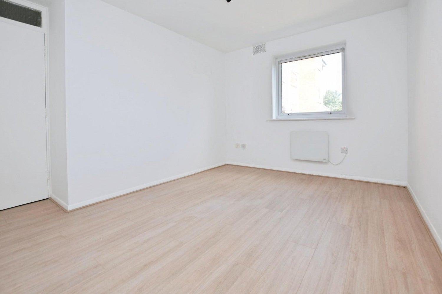 Flat Gurney Close in Greater London