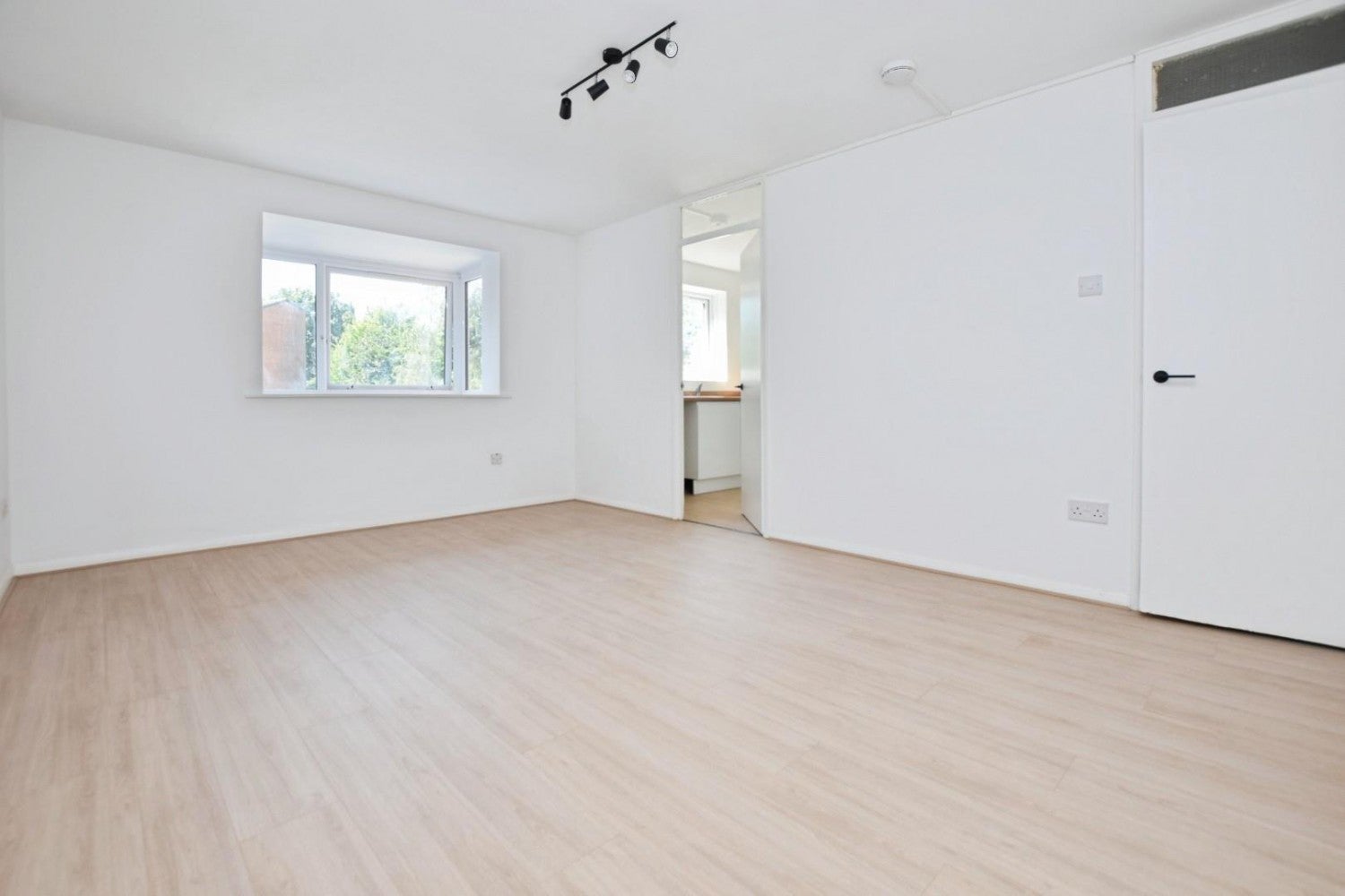 Flat Gurney Close in Greater London