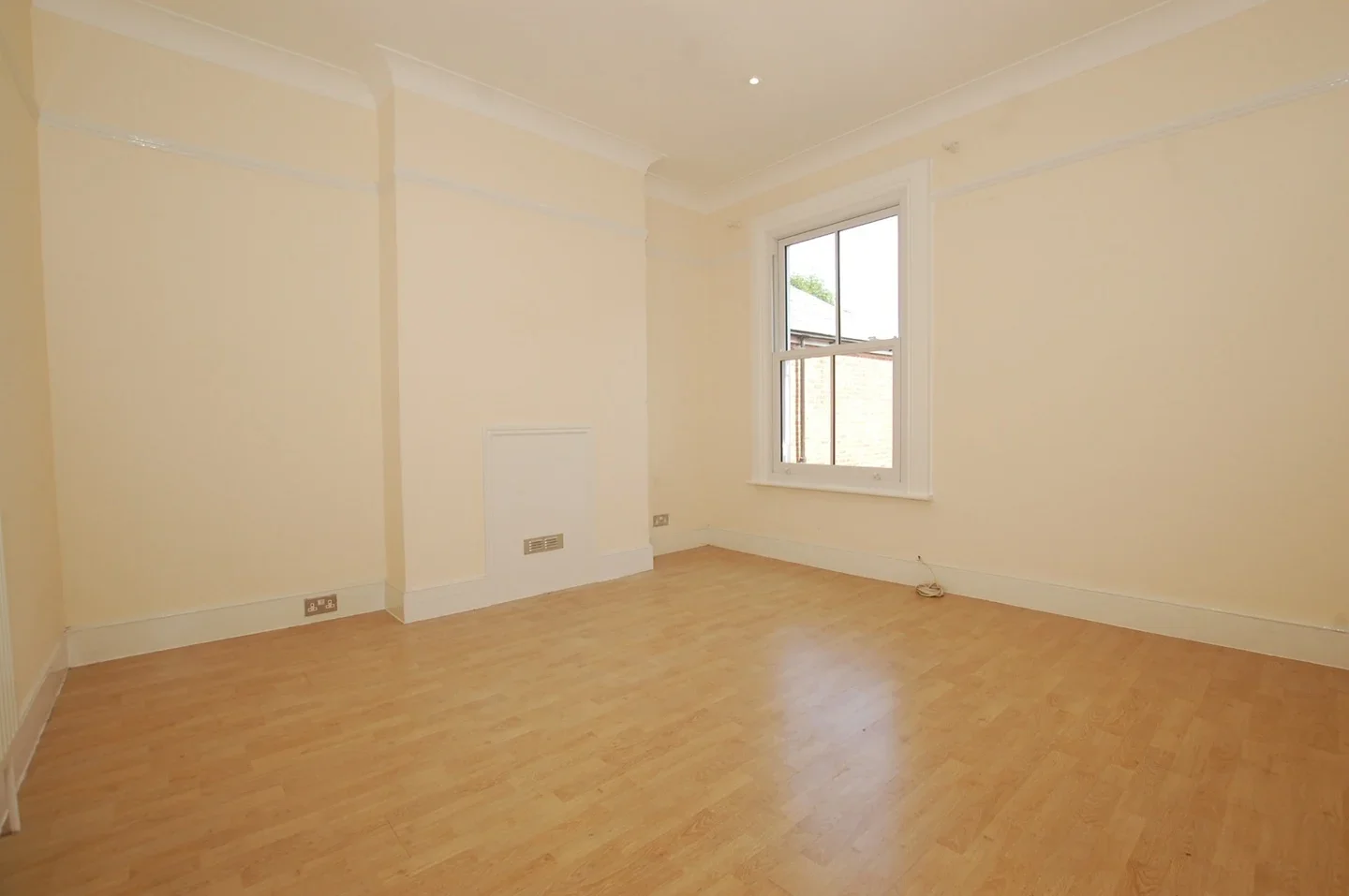 Flat Tannsfeld Road in Greater London