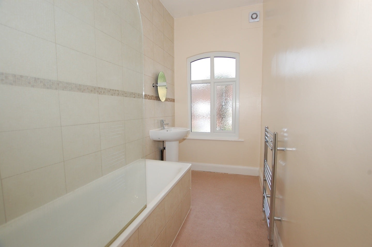 Flat Tannsfeld Road in Greater London