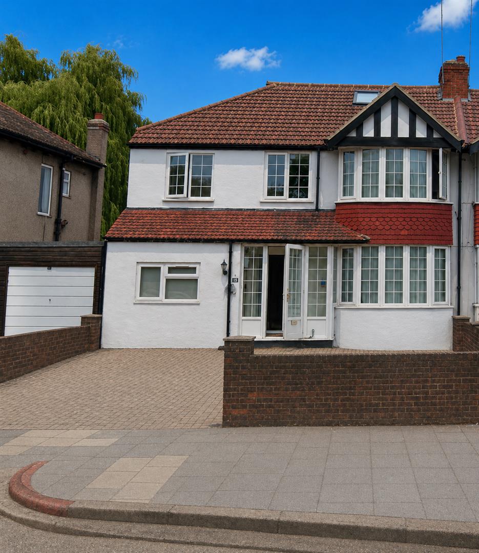 Flat Western Avenue in Greater London