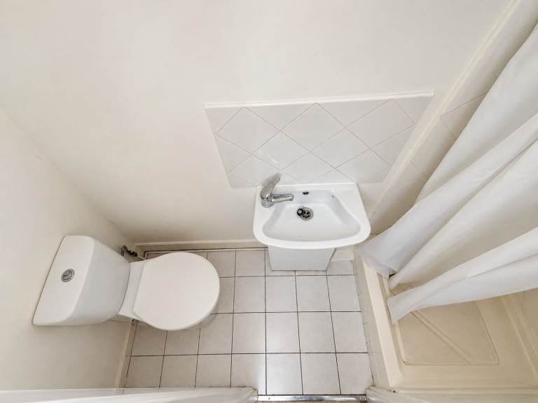 Flat Osbaldeston Road in Greater London