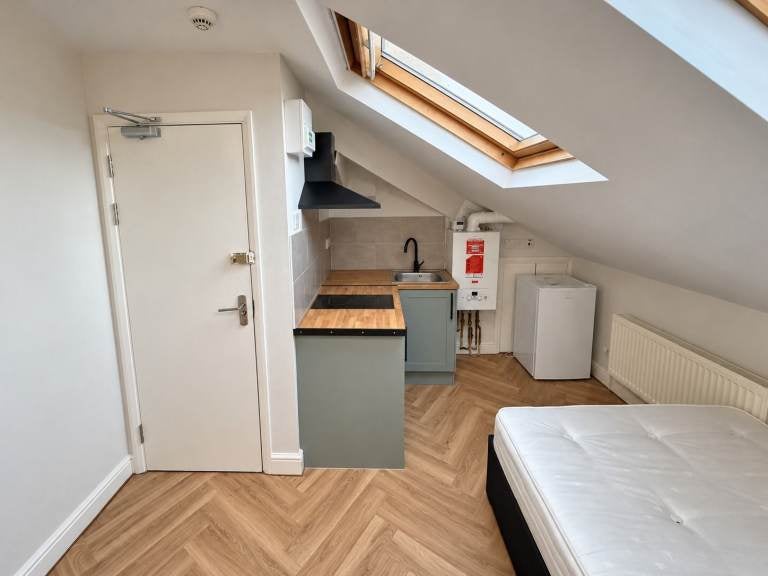 Flat Osbaldeston Road in Greater London