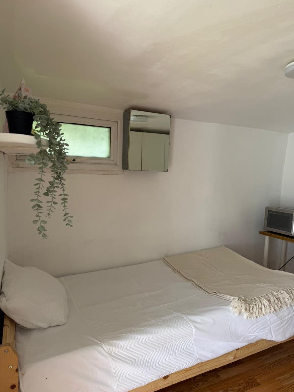 Room Bennett Road in Greater London