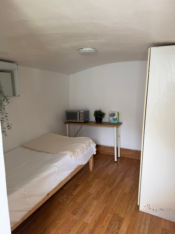 Room Bennett Road in Greater London
