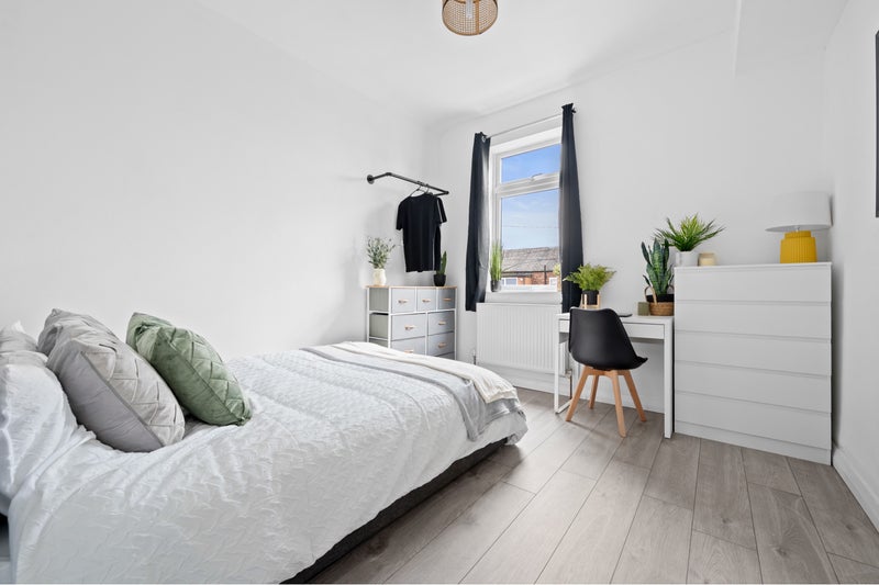 Room Boundary Road in Salford
