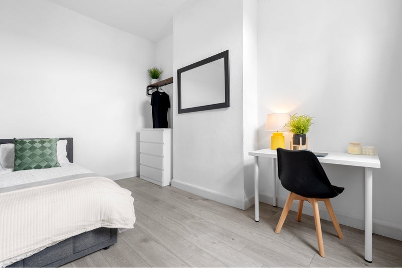 Room Boundary Road in Salford