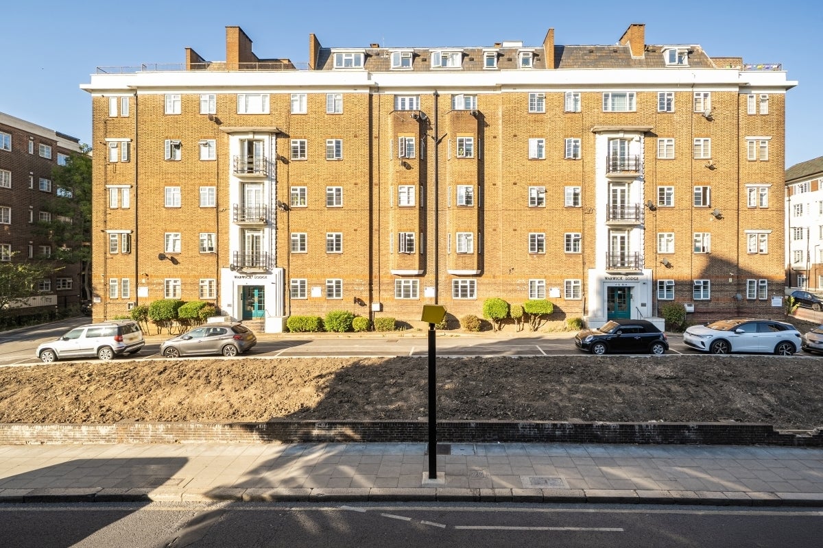 Flat Shoot-up Hill in Greater London