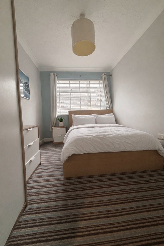 Room Conisborough in Swindon