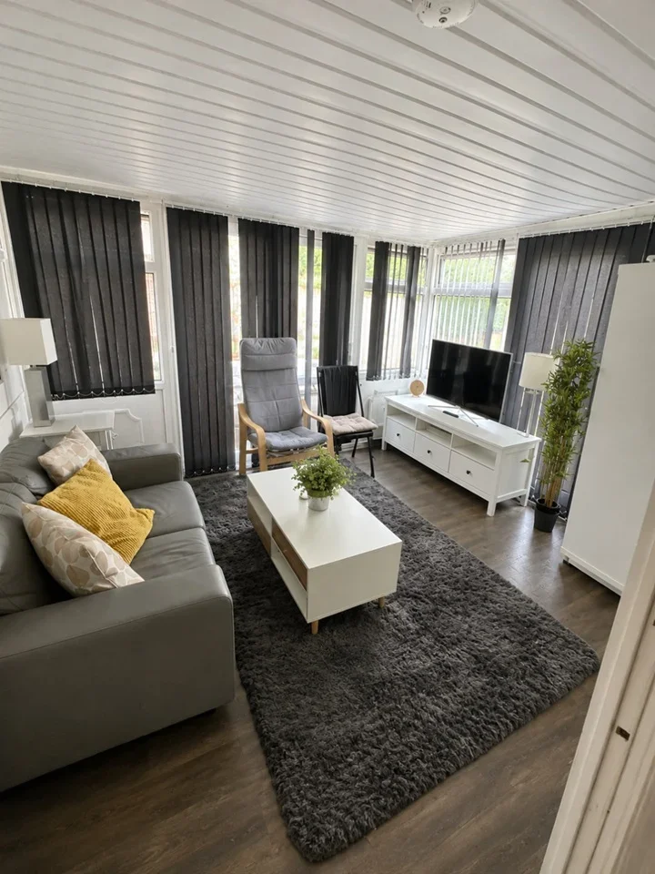 Room Conisborough in Swindon