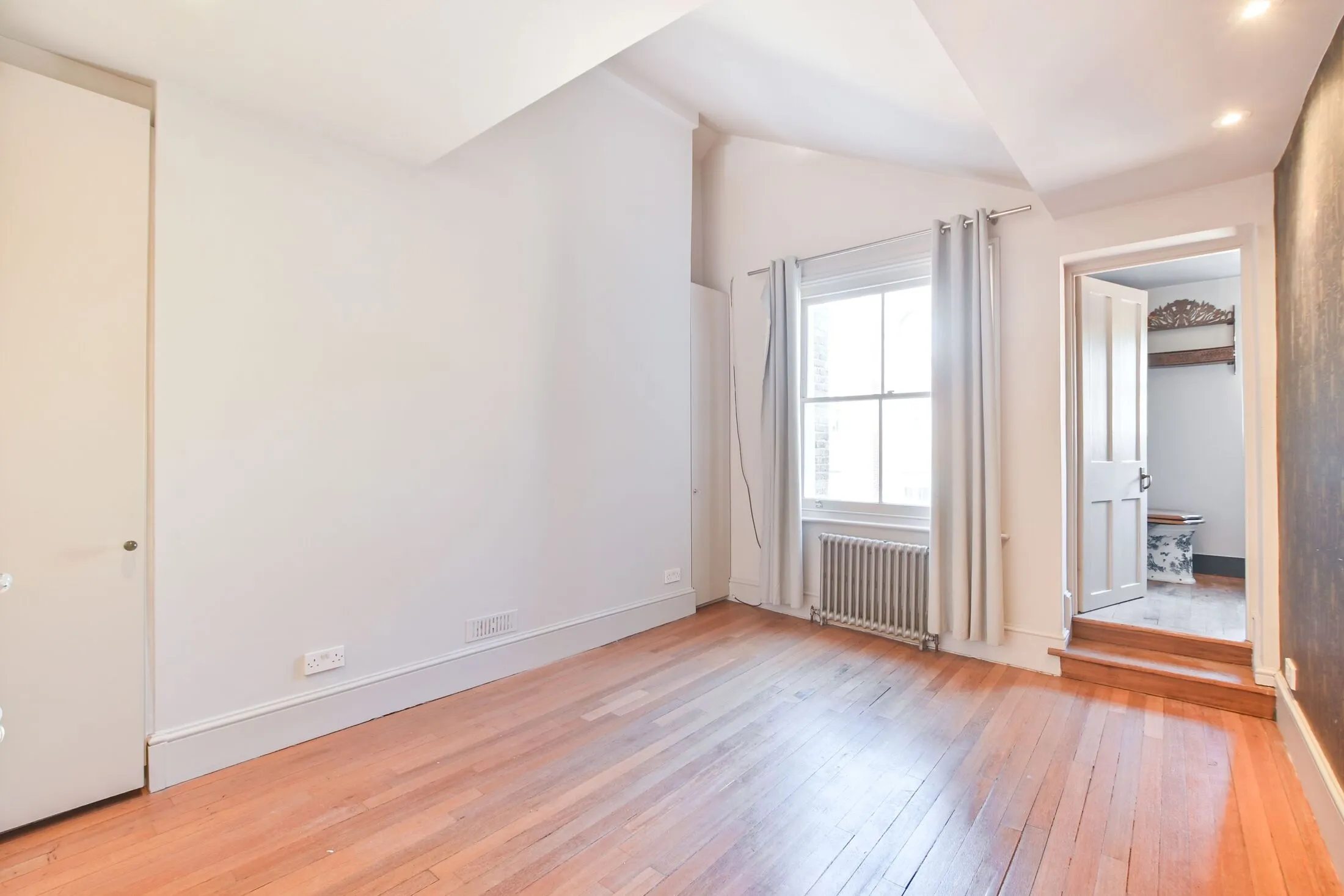 Flat Golborne Road in Greater London