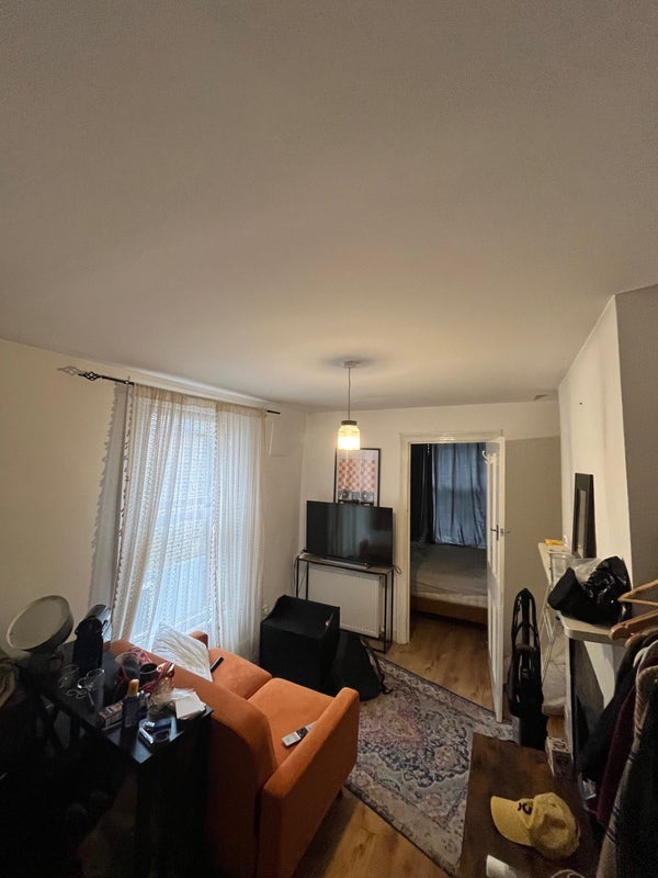 Room Clifden Road in Greater London