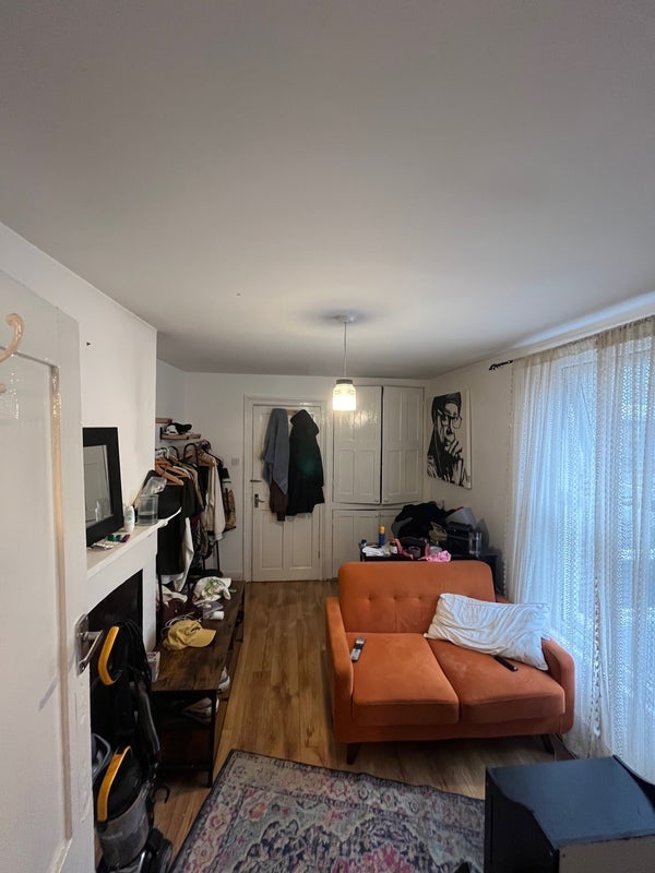 Room Clifden Road in Greater London