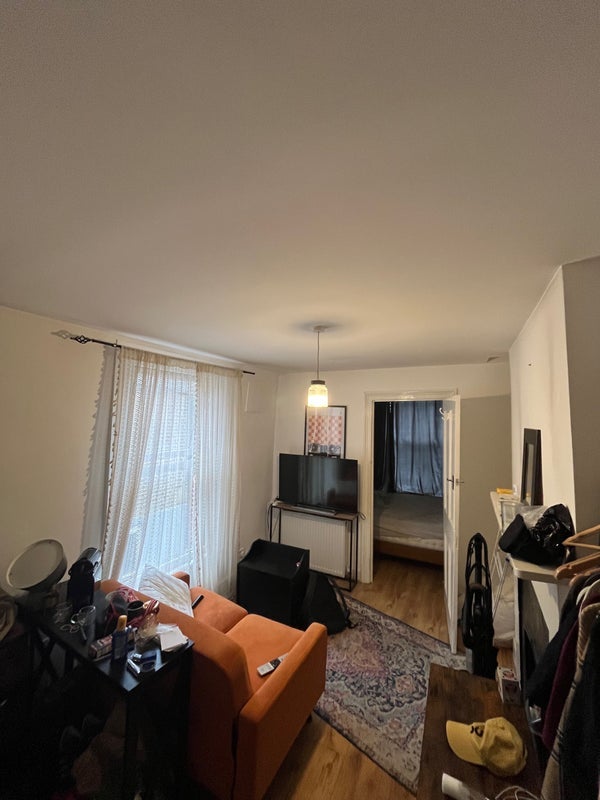 Room Clifden Road in Greater London