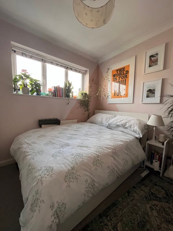 Flat Brockley Road in Greater London