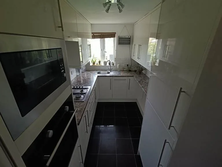 Room Gladding Road in Greater London
