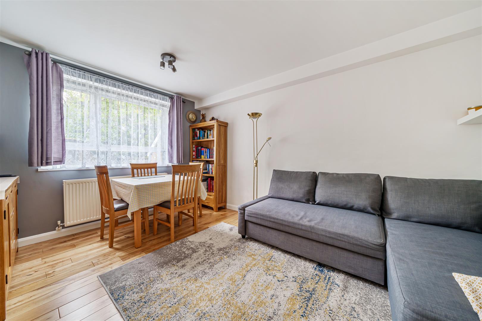 Flat Kingston Hill in Greater London