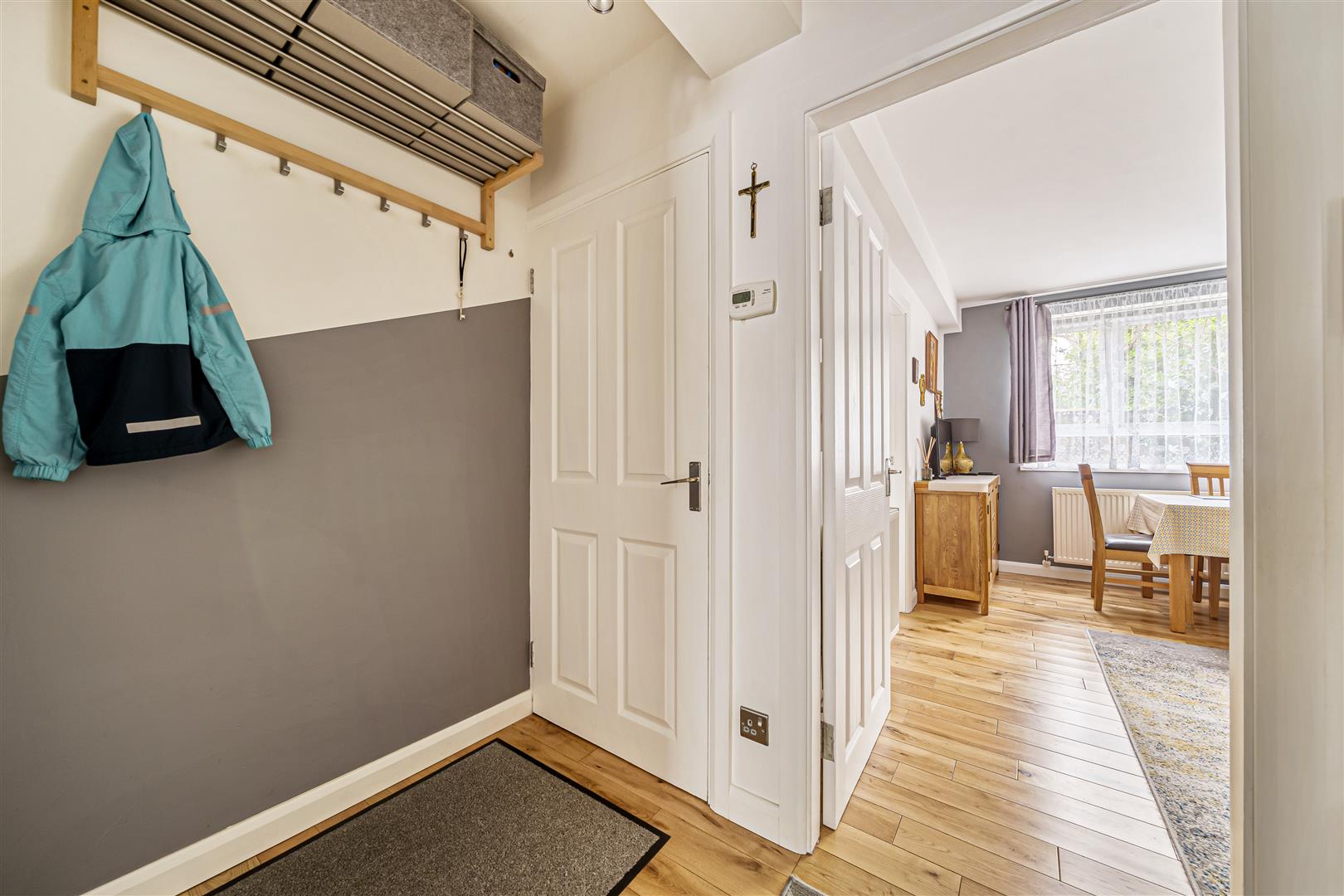 Flat Kingston Hill in Greater London