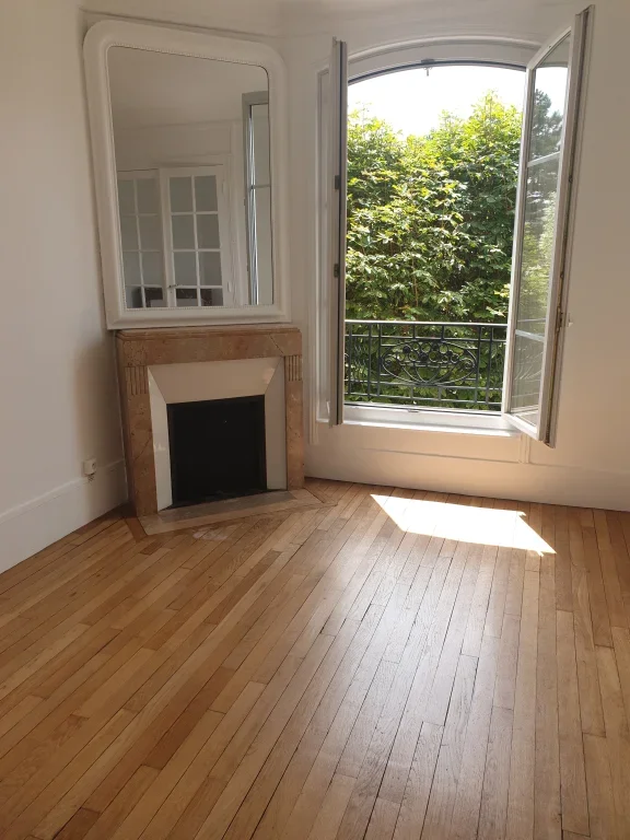 Flat Rue de l'Amiral d'Estaing in Paris