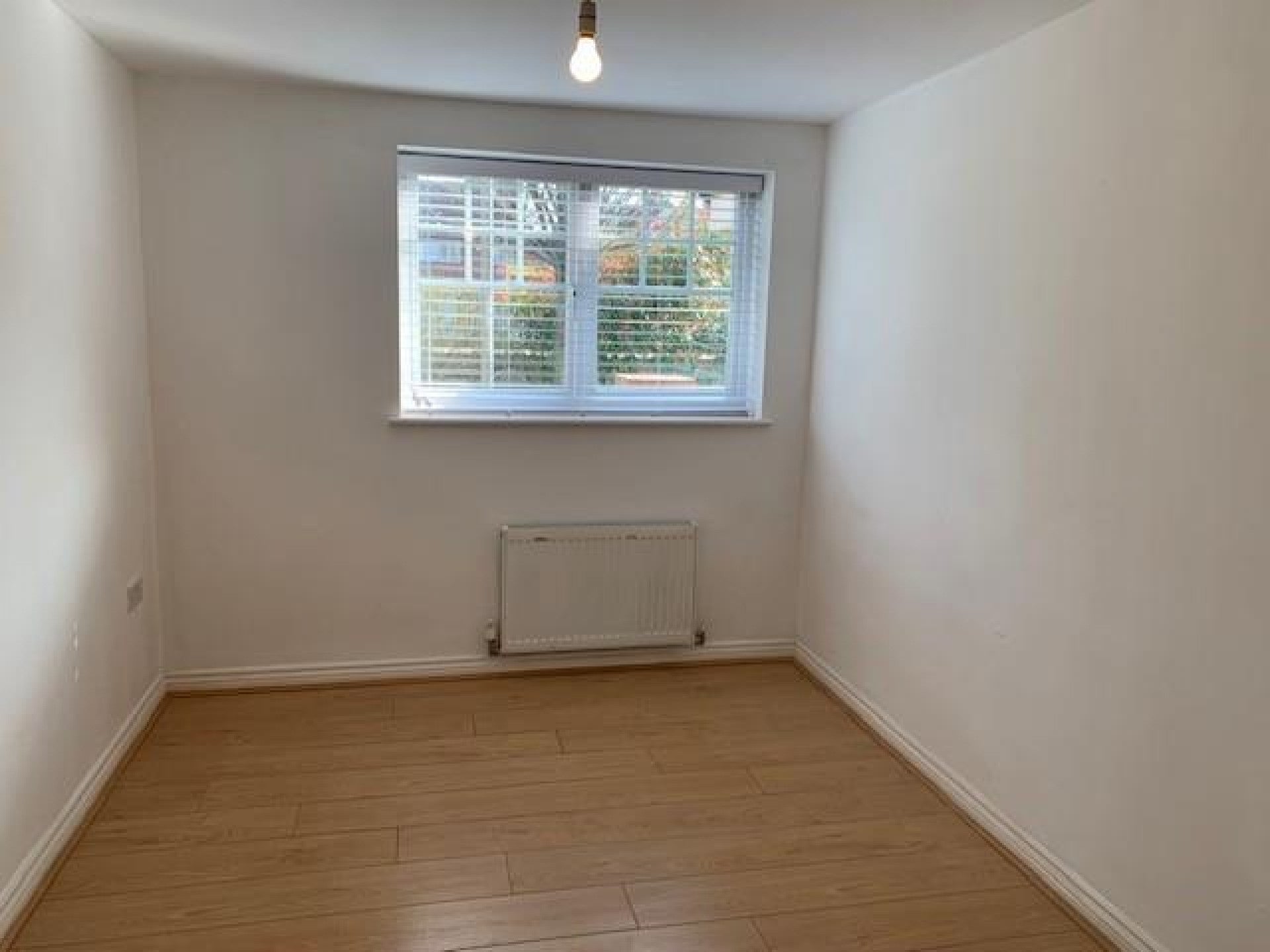 Flat Sandycroft Avenue in Manchester