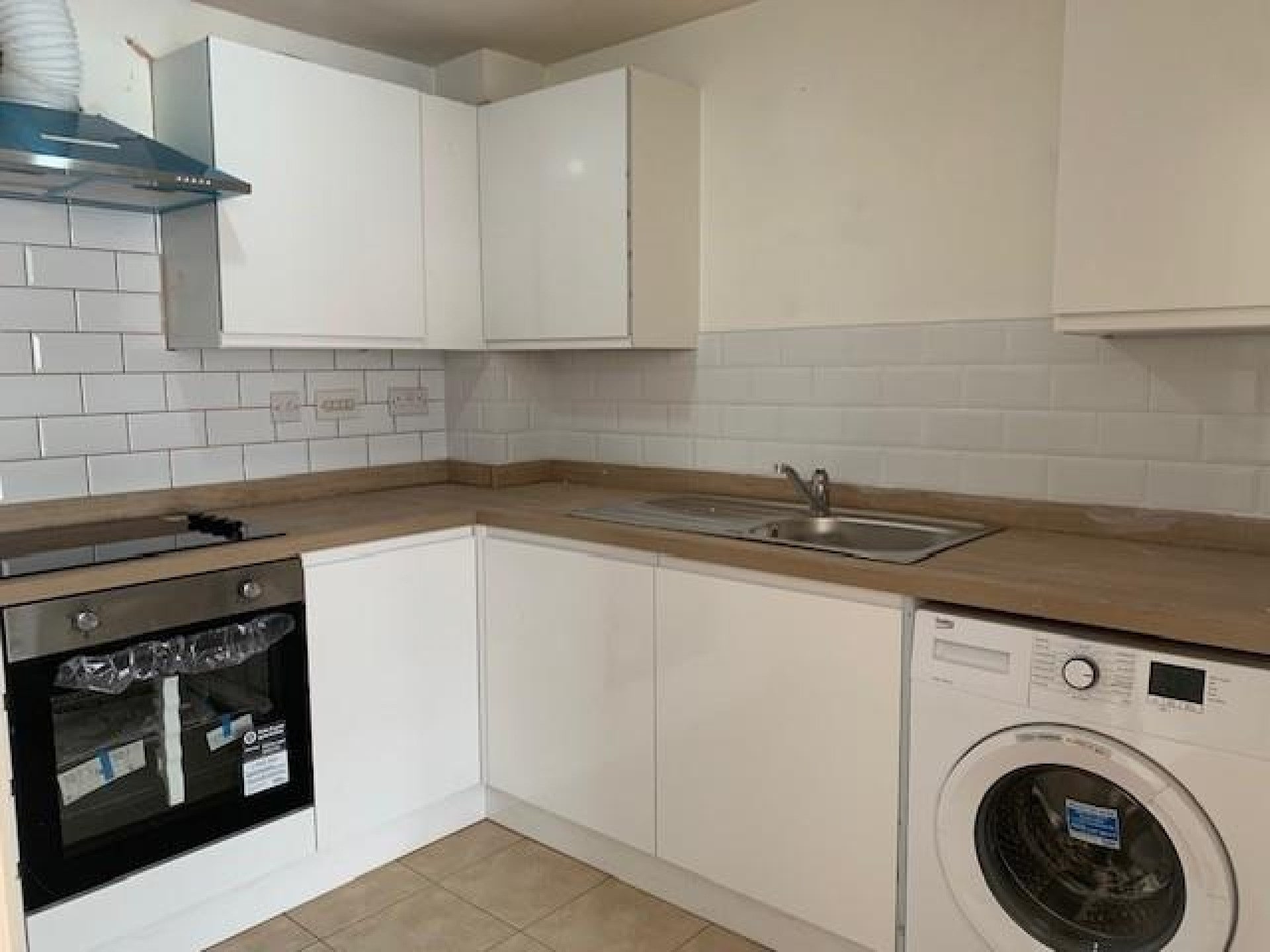 Flat Sandycroft Avenue in Manchester