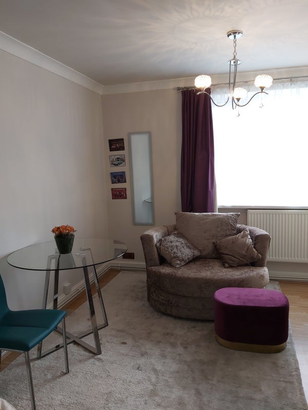 Room Meadow Court in Billericay