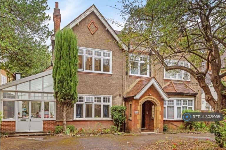 Flat Clarence Avenue in Greater London