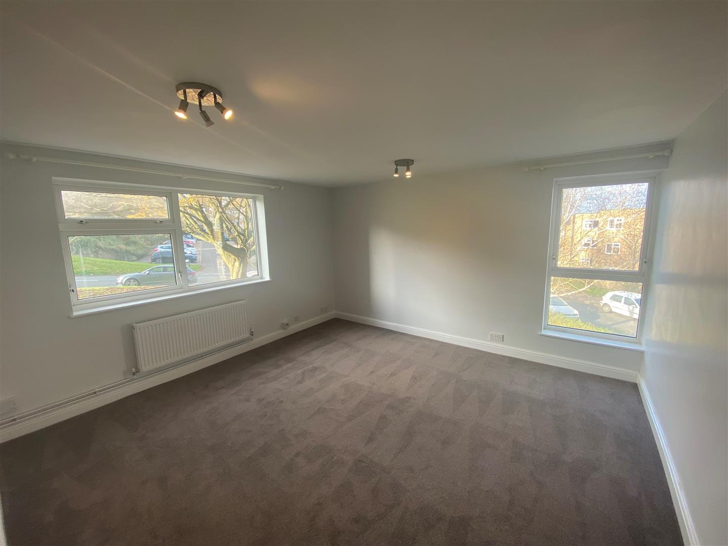 Flat Hilltop Road in Dacorum