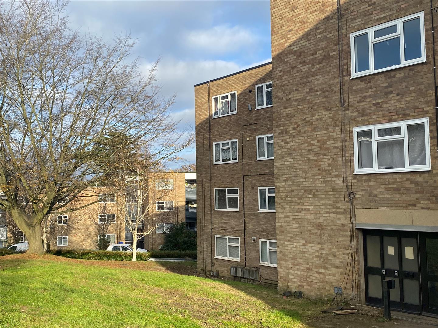 Flat Hilltop Road in Dacorum