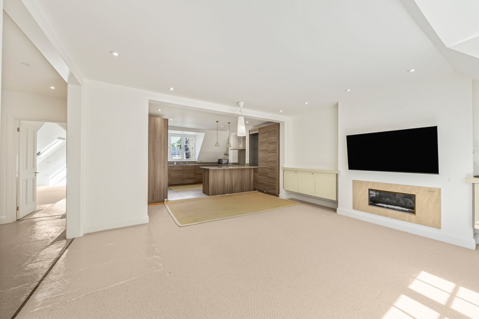 Flat Heath Drive in Greater London
