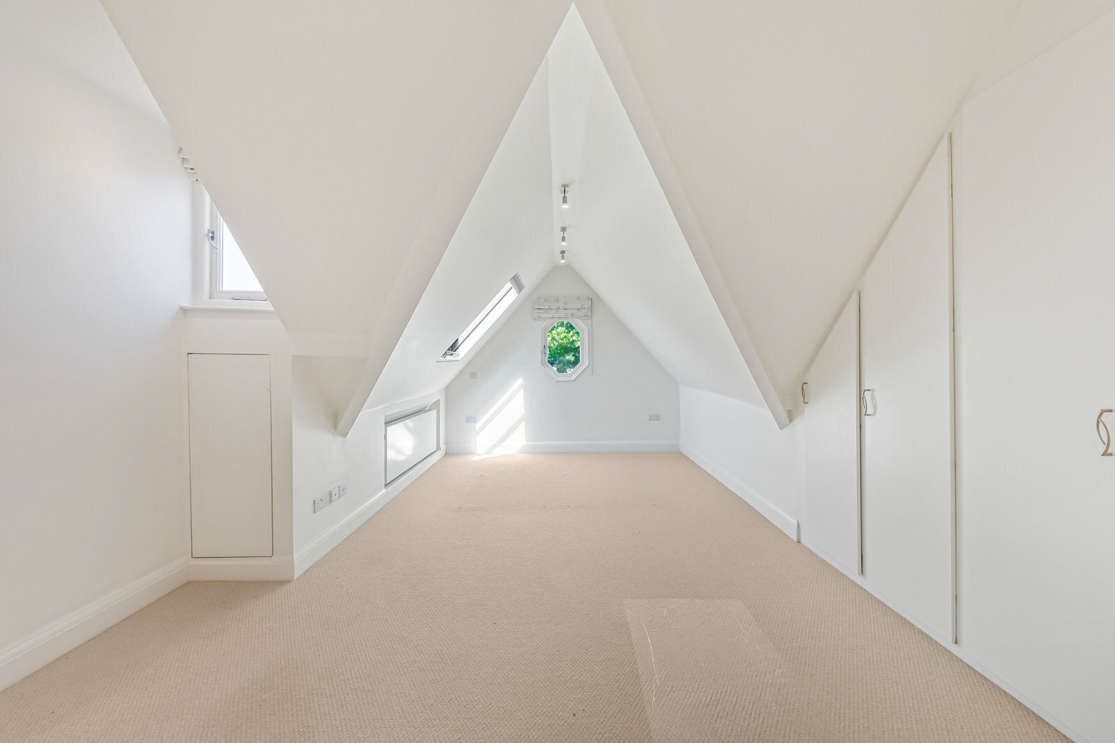 Flat Heath Drive in Greater London