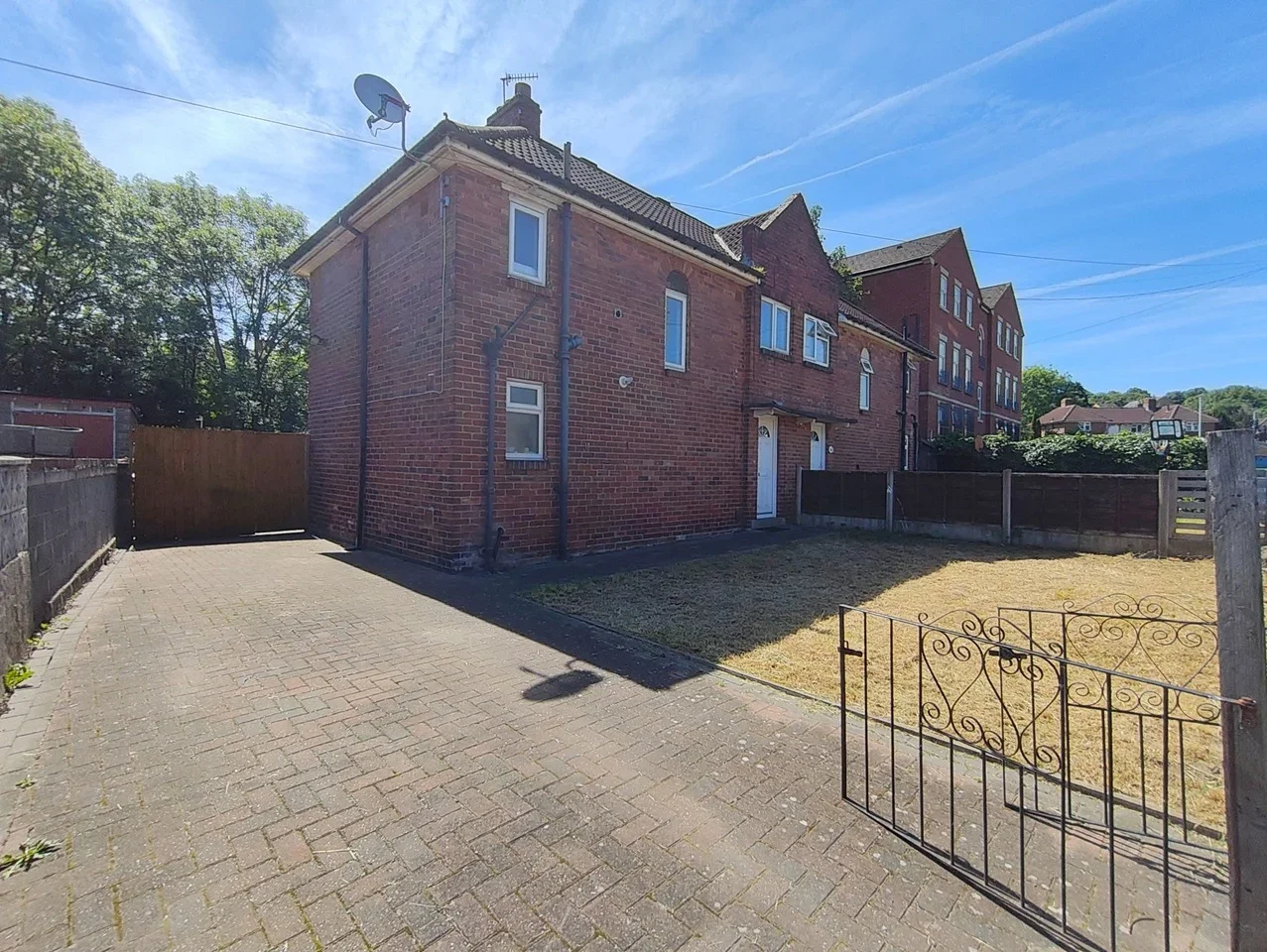 House Houghley Crescent in Leeds