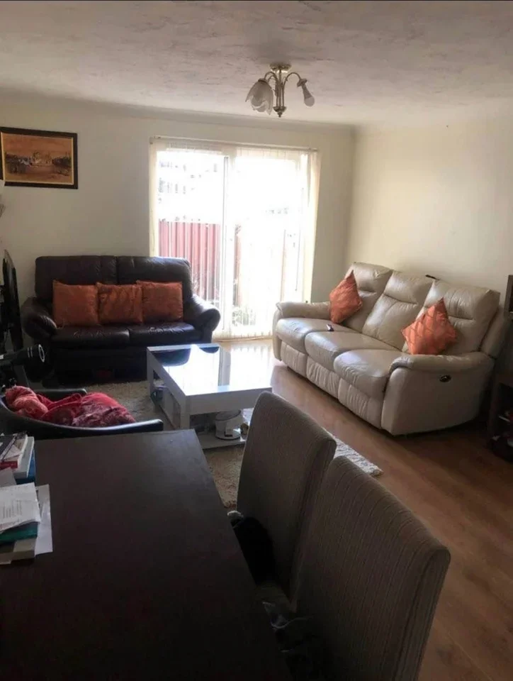 Room Saint Johns Road in Slough