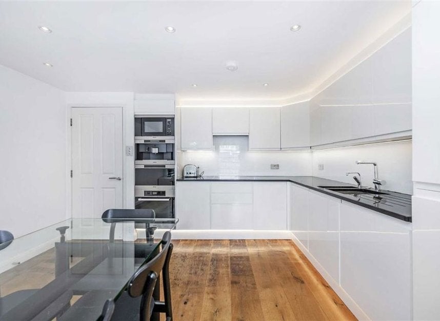 Flat Queensborough Terrace in City of Westminster
