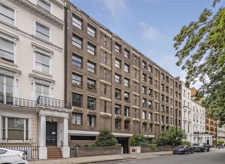 Flat Queensborough Terrace in City of Westminster