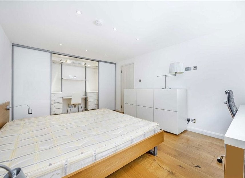 Flat Queensborough Terrace in City of Westminster