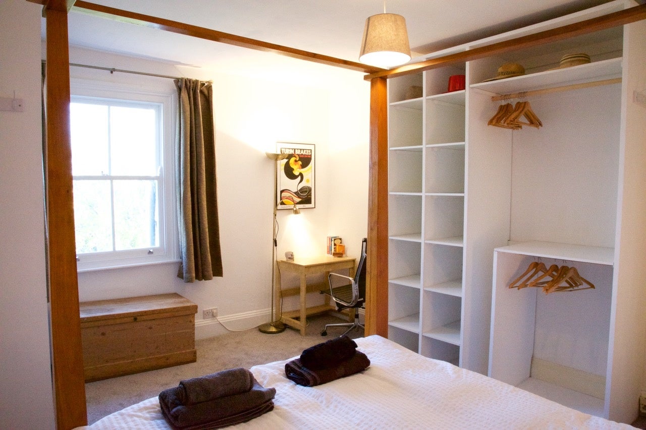 Flat Pembroke Road in Greater London