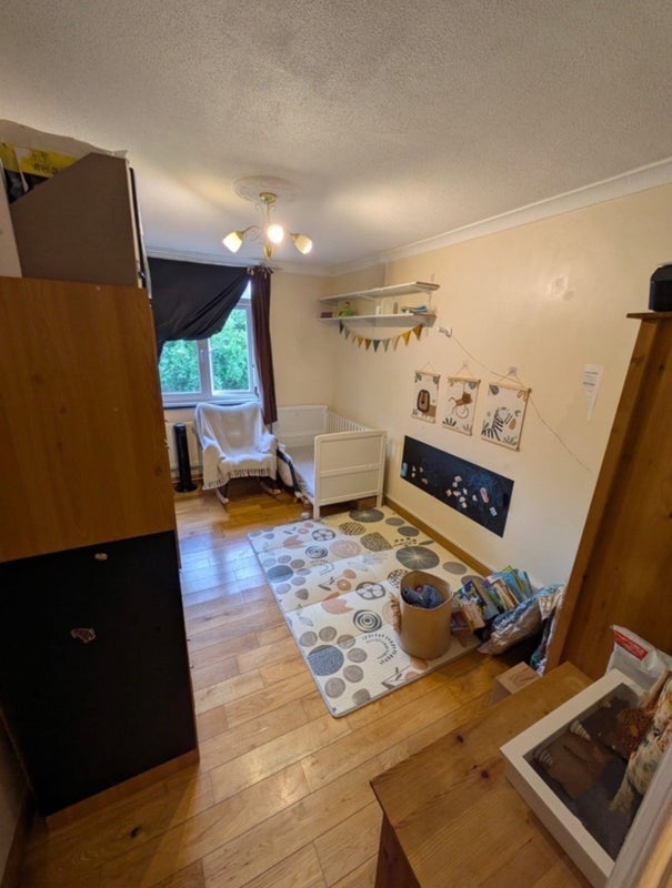 Flat Strathdon Drive in Greater London