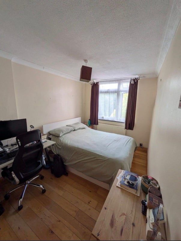 Flat Strathdon Drive in Greater London