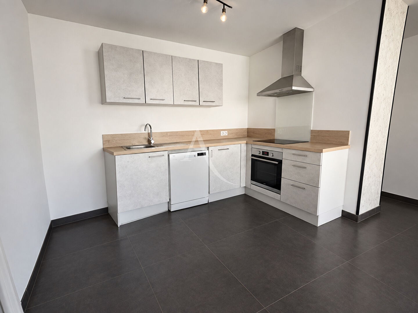 Flat Avenue Georges Guynemer in Istres