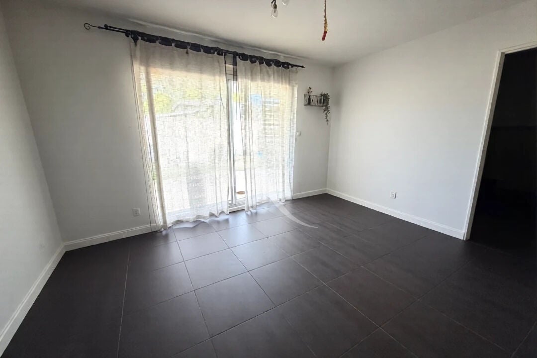 Flat Avenue Georges Guynemer in Istres