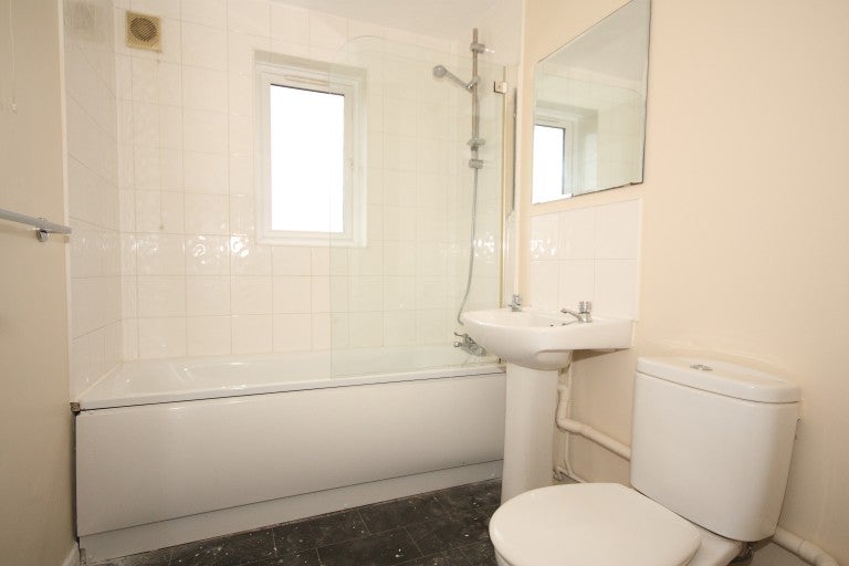 Flat Ascot Court in Rushmoor