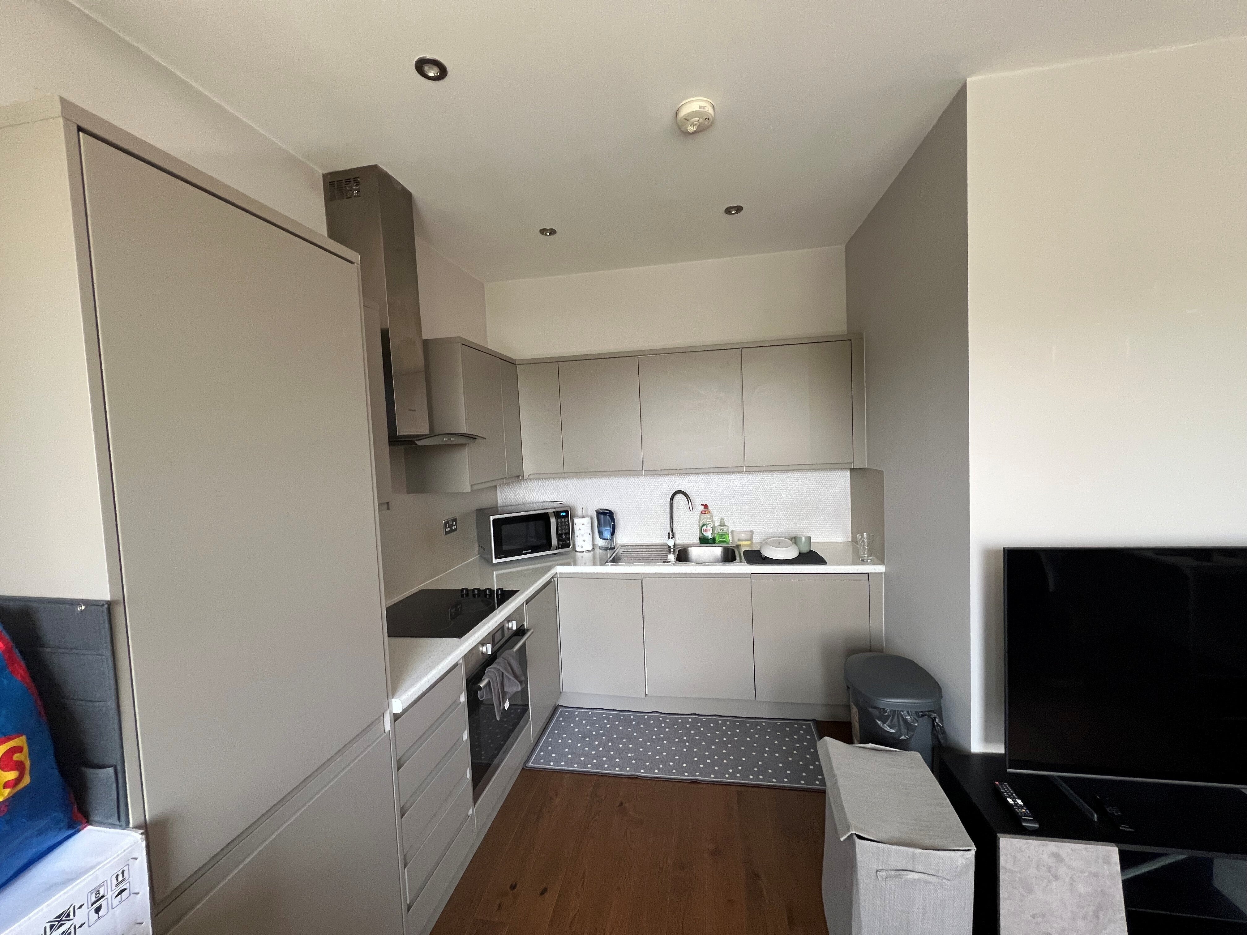 Flat Hazelwick Avenue in Crawley