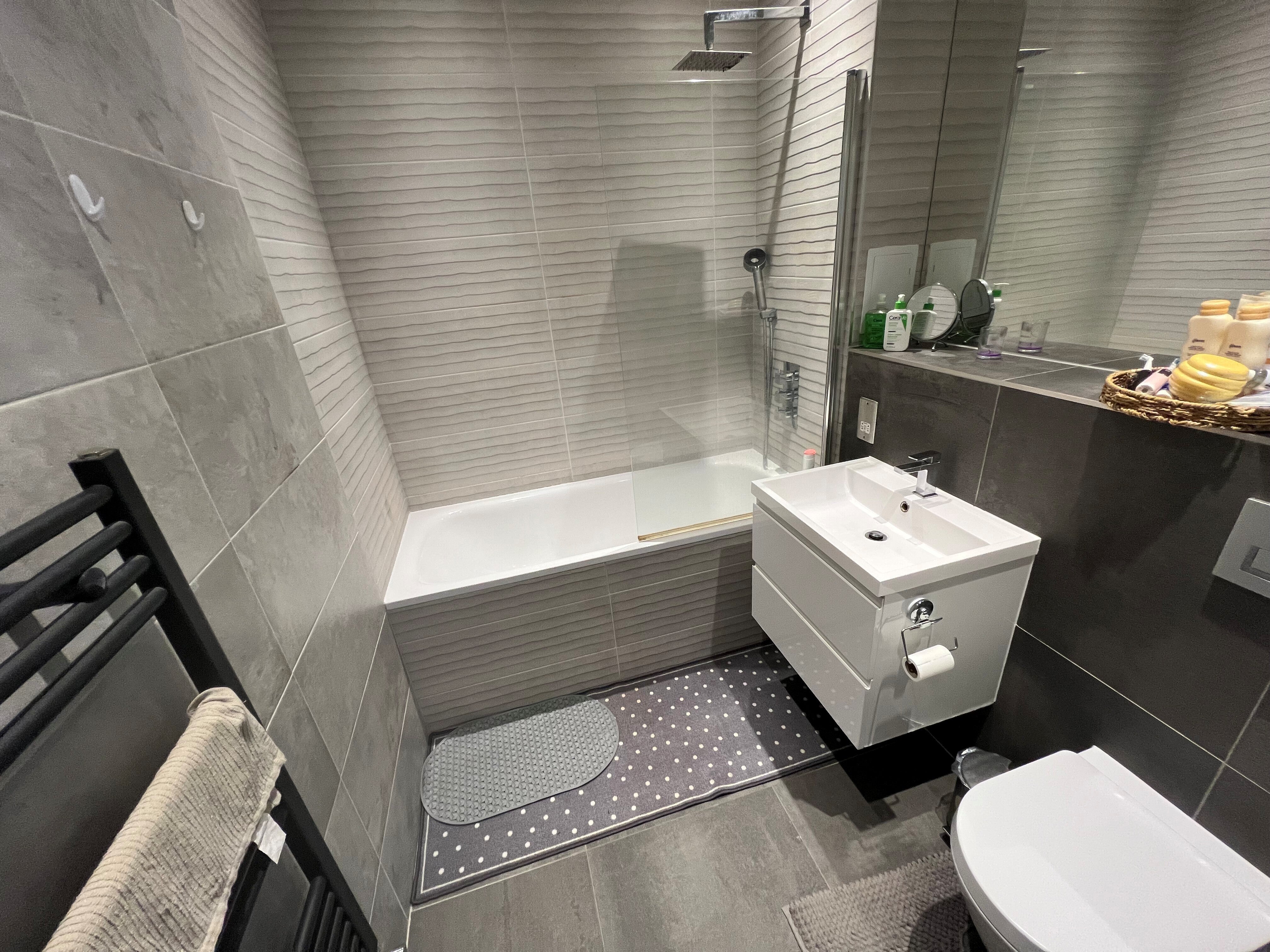 Flat Hazelwick Avenue in Crawley