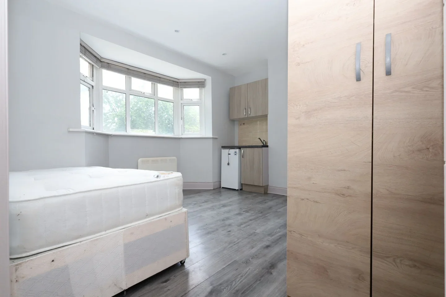 Flat High Grove in Greater London