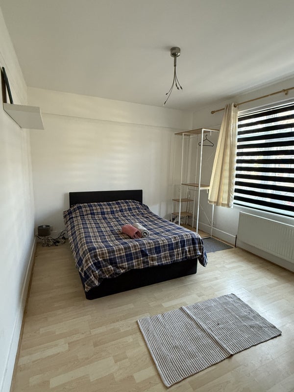 Room Siward Road in Greater London