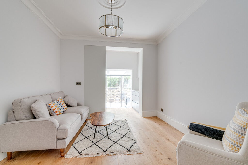 Flat Elgin Avenue in City of Westminster
