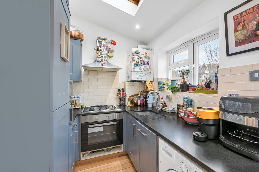 Flat Aston Road in Greater London