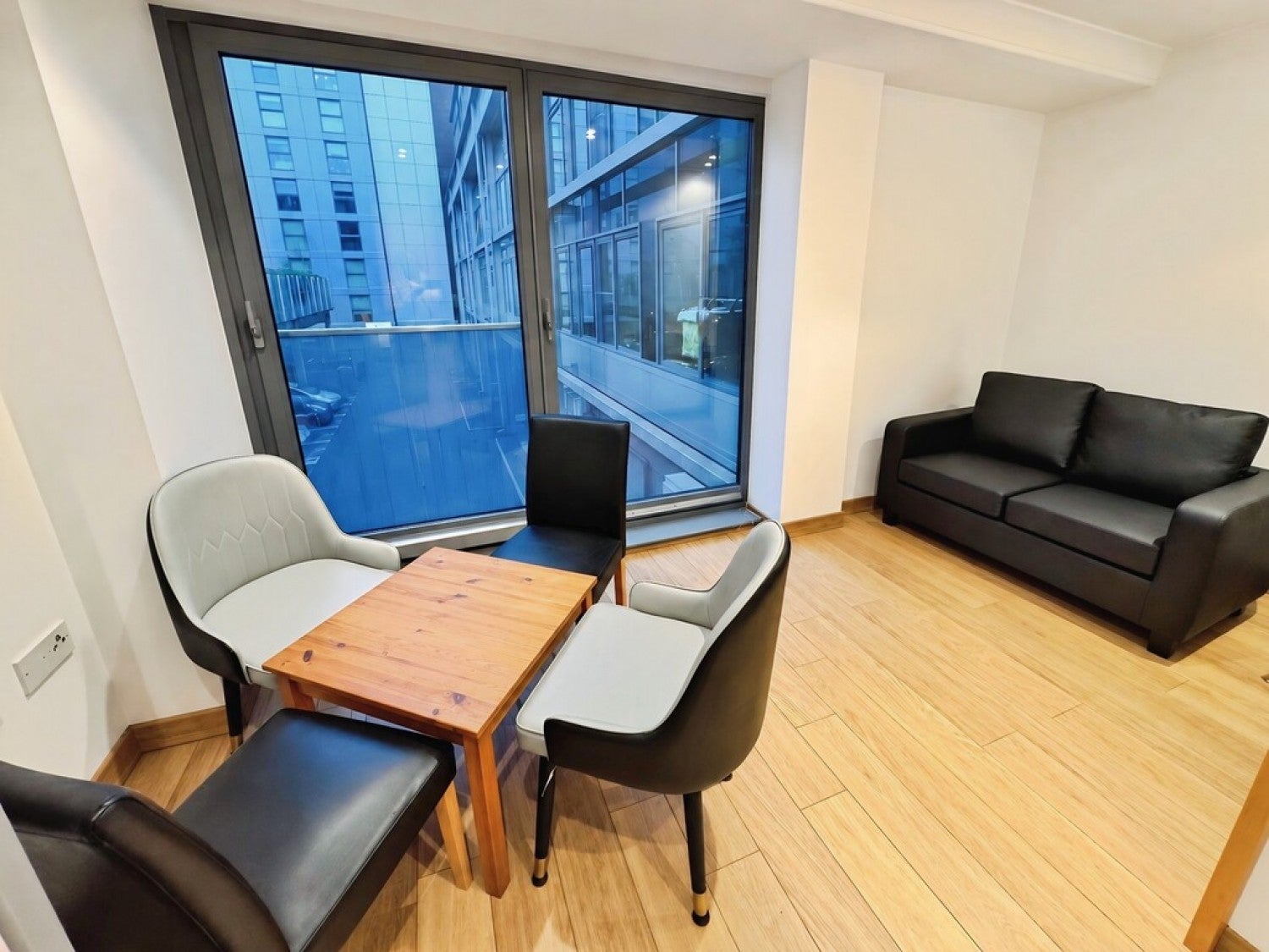 Flat Byron Street in Leeds