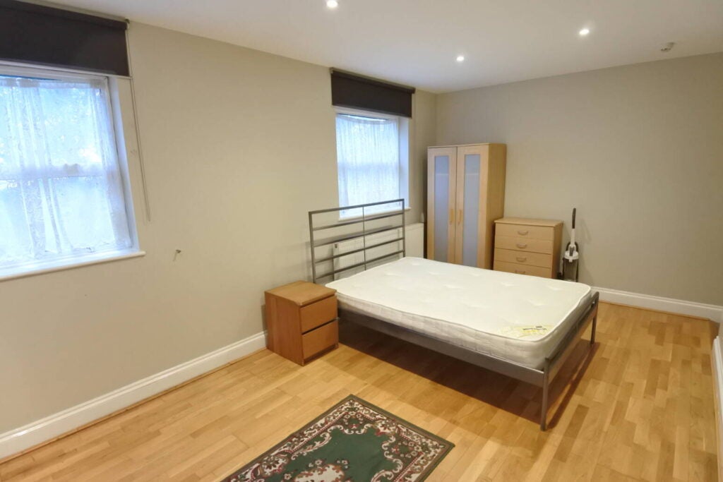Flat West Hendon Broadway in Greater London